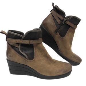 UGG Emalie Stout brown leather waterproof wedge boots size 9